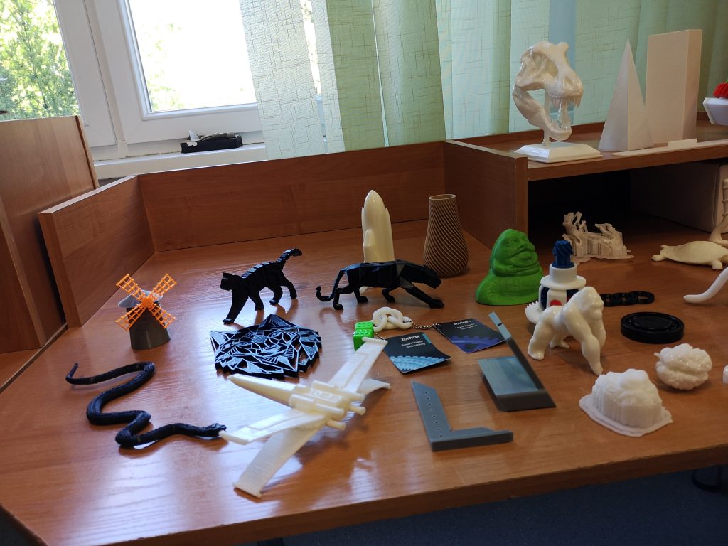 obrazek: Przykładowe modele wydrukowane na drukarkach 3D