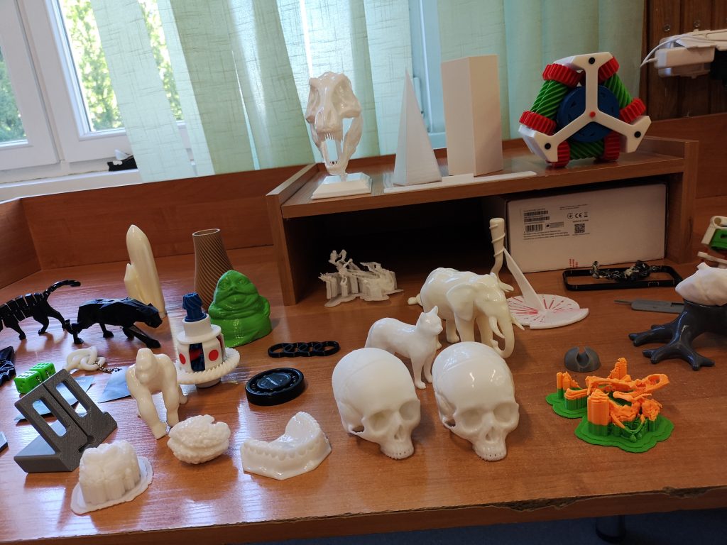 obrazek: Przykładowe modele wydrukowane na drukarkach 3D