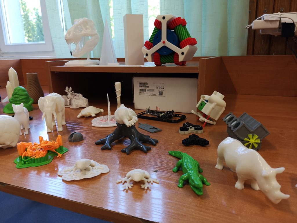 obrazek: Przykładowe modele wydrukowane na drukarkach 3D