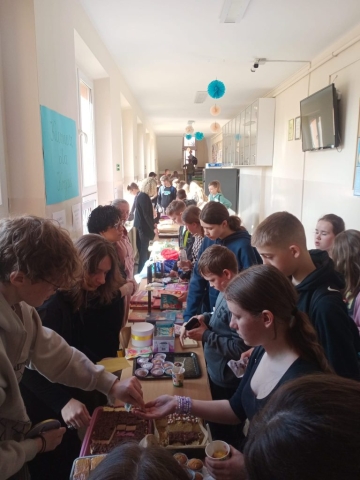 Kiermasz Wiosenny w SP3 dla Krzyśka (21)