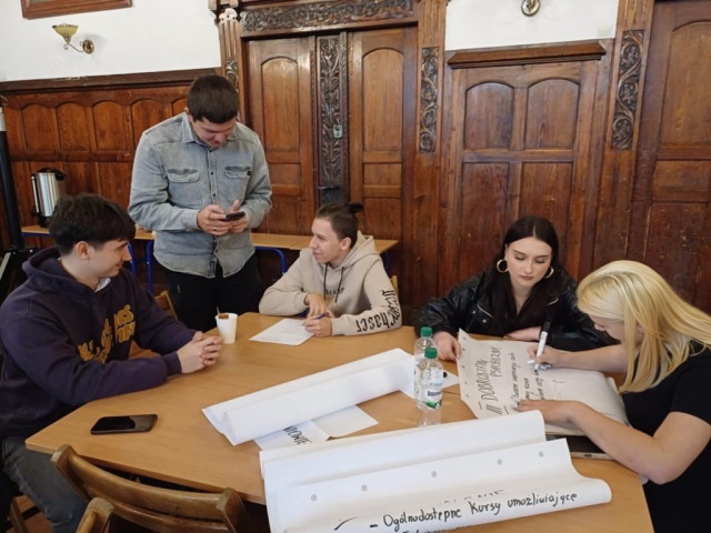 Debata-oswiatowa-Jakiej-edukacji-chcemy-dla-naszych-uczniow-w-dobie-cyfrowych-wyzwan-2