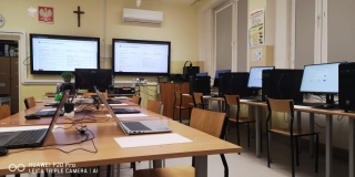 Jedna z klimatyzowanych sal komputerowych Jedna z klimatyzowanych sal komputerowych