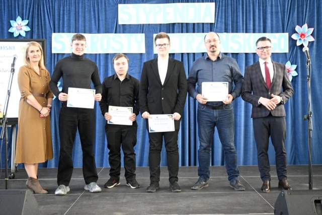 Apel z wręczeniem Stypendiów Starosty Kętrzyńskiego (13)