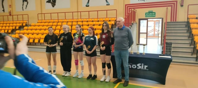 Turniej z okazji Dnia Kobiet – sukces naszych uczennic! (3)