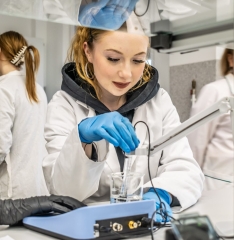 Wybierz swoją przyszłość z Technikiem Analitykiem! (1) Technik analityk #promo2025
