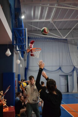MIKOŁAJKOWY TURNIEJ W PIŁCE SIATKOWEJ DZIEWCZĄT (11)