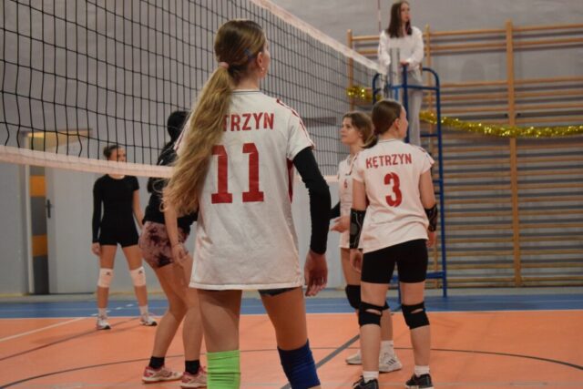 MIKOŁAJKOWY TURNIEJ W PIŁCE SIATKOWEJ DZIEWCZĄT (12)