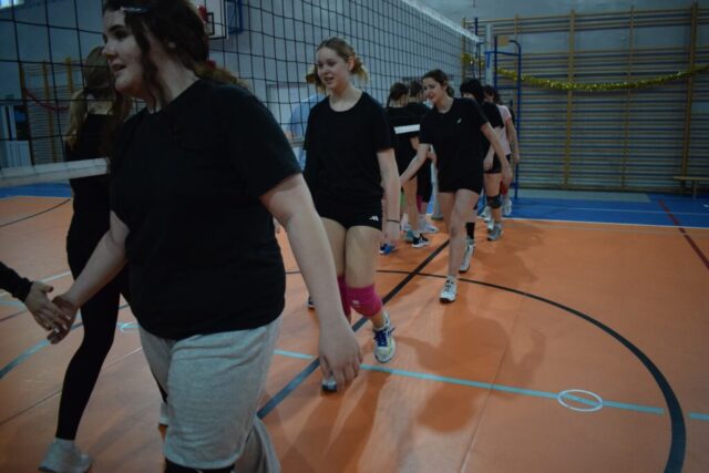 MIKOŁAJKOWY TURNIEJ W PIŁCE SIATKOWEJ DZIEWCZĄT (20)