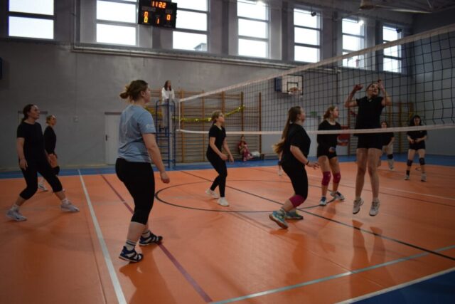 MIKOŁAJKOWY TURNIEJ W PIŁCE SIATKOWEJ DZIEWCZĄT (24)