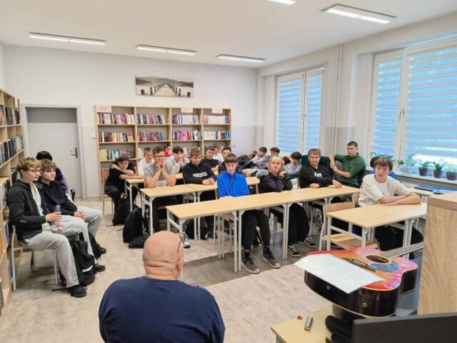 „ŻYCIE NA SUFICIE” (15)
