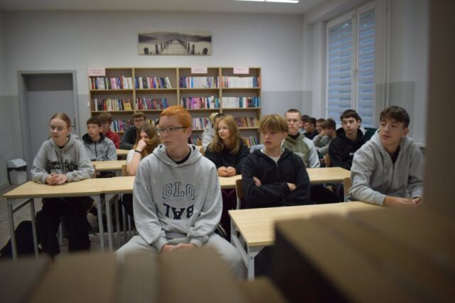„ŻYCIE NA SUFICIE” (3)